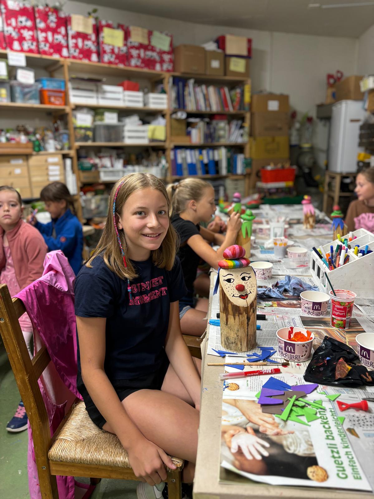 Basteln im Jugendgruppenraum 2025