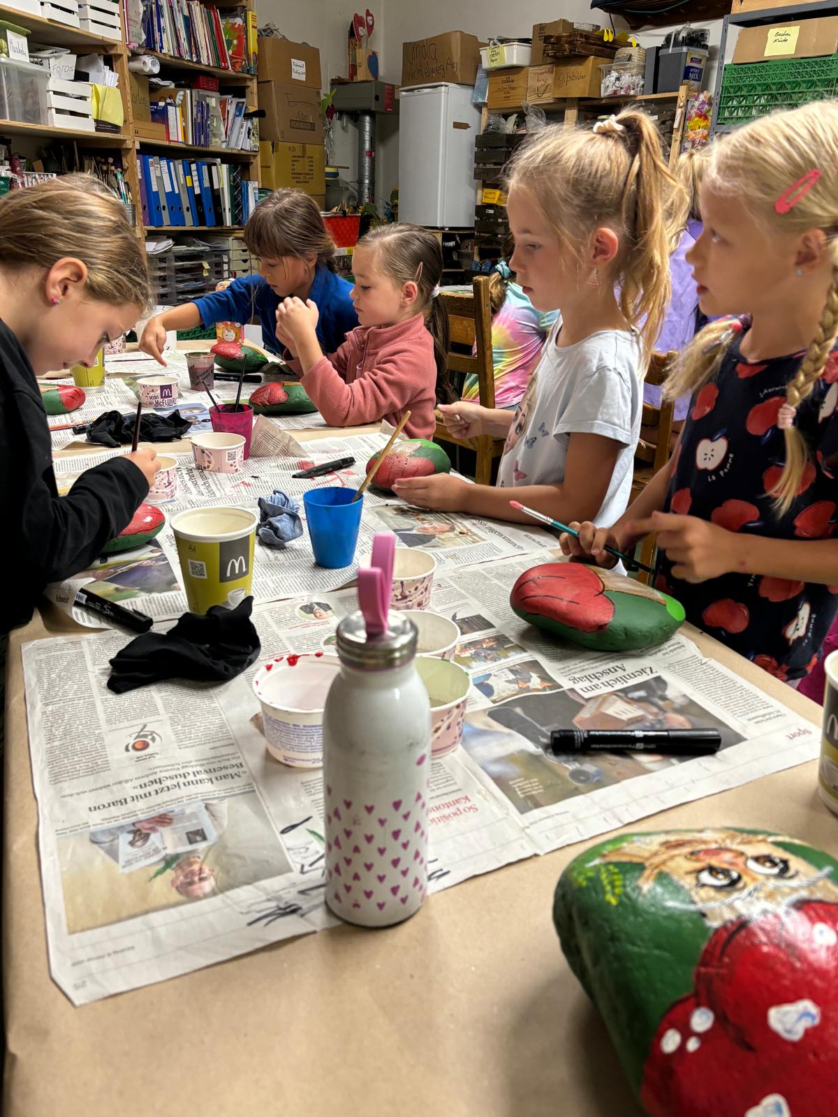 Basteln im Jugendgruppenraum 2025