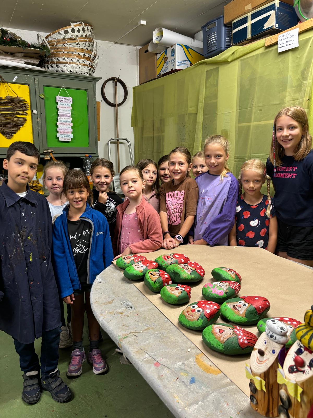 Basteln im Jugendgruppenraum 2025