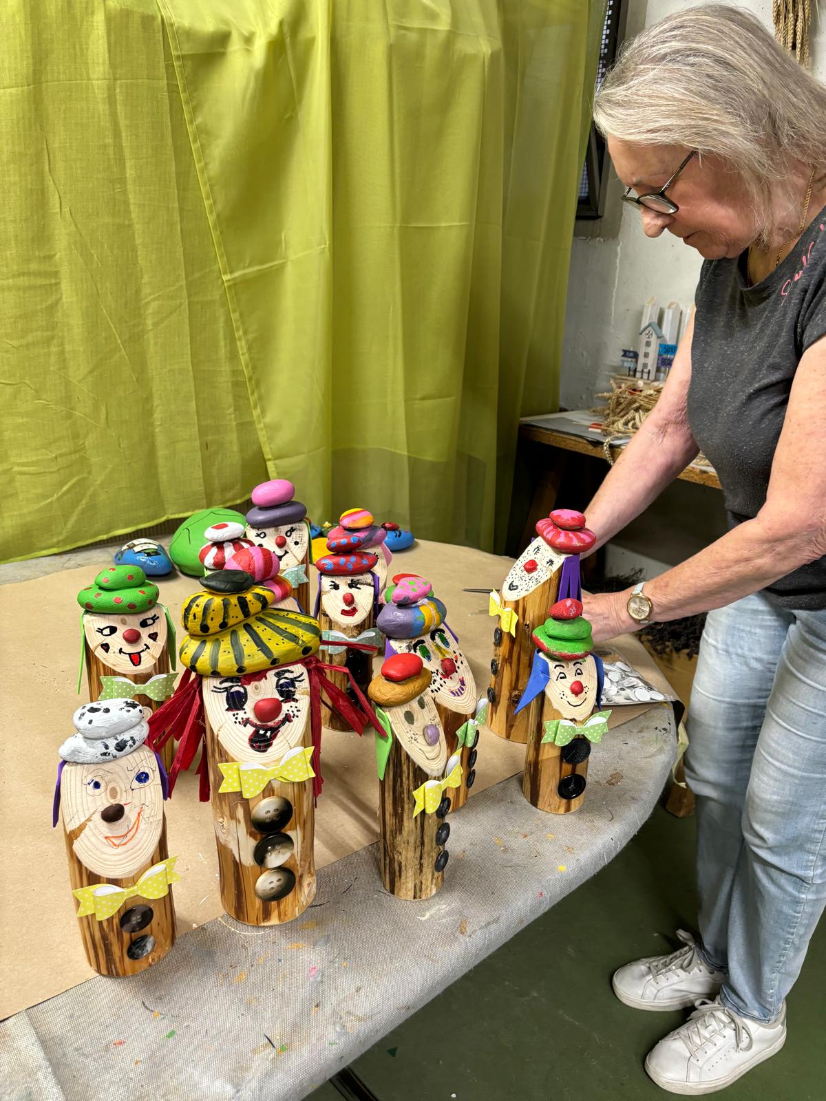 Basteln im Jugendgruppenraum 2025